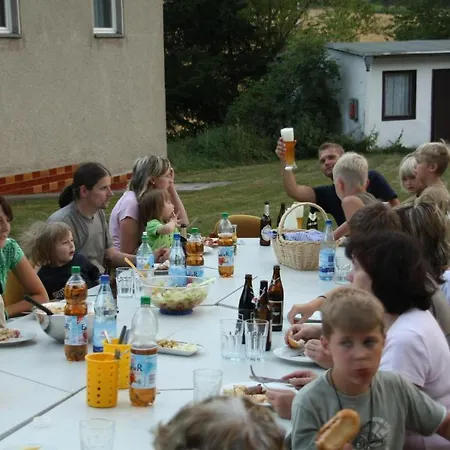 Schloss Niedenburg Hostel *